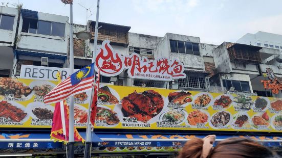 吉隆坡有名的食街  ~ 亞羅街位於吉隆坡非常熱鬧的地段，實在
