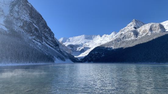 很美麗的露易絲湖 Lake Louise，一年四季也值得到訪