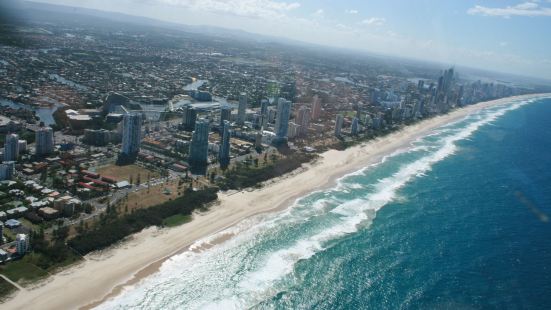 澳洲黃金海岸的衝浪者天堂是當地的旅遊勝地，無論你是否沖浪者都