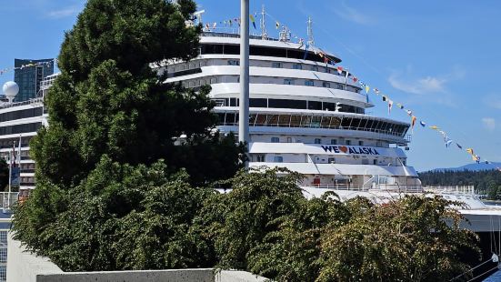 來加拿大旅遊，其中一個景點當然要去加拿大廣場，交通方便，坐s