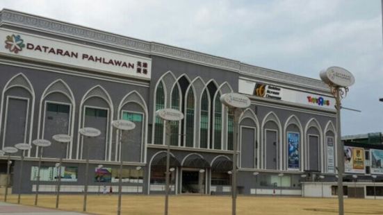 Dataran Pahlawan Melaka Megama