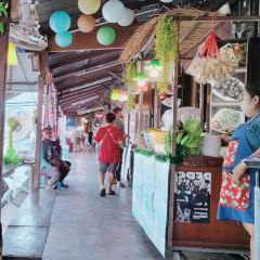 Amphawa Floating Market User Photo