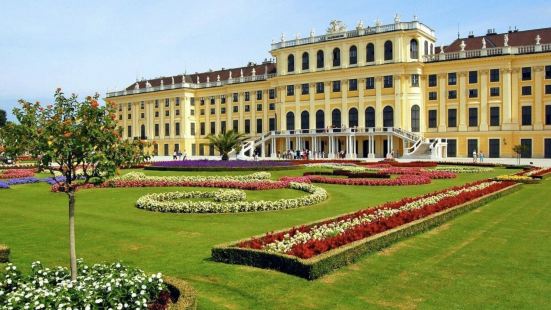 The Schoenbrunn Palace is the 