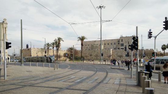 耶路撒冷的交通方便, 景點也多, 而且古城多了一股神聖肅靜的