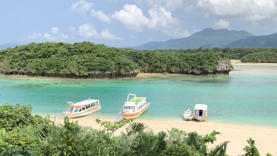 石桓島的川平灣是日本絕景之一陽光照下嘅川平灣真係好美水是藍綠