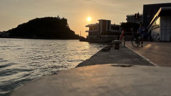 這季節去剛好，風涼涼的很舒適，夕陽怎麼看都很美心情很好，不過