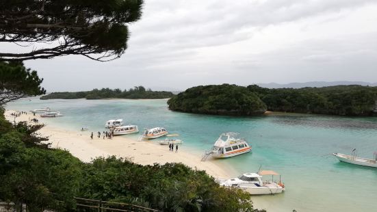 天気が余り良く無くても、海は綺麗な色でした！晴れてたら最高だ