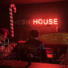 Neon House Hiphop 여행 사진