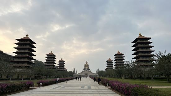 地點：佛光山佛陀紀念館地址：高雄市大樹區統嶺路1號來佛光山門