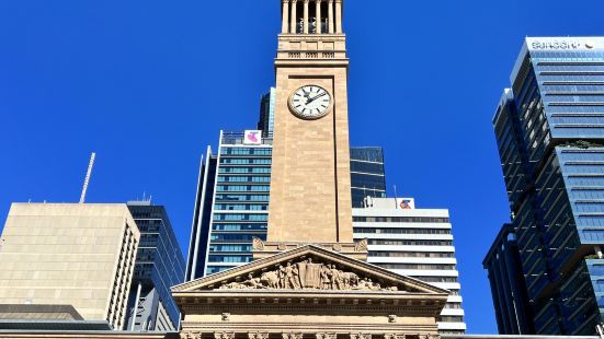 Brisbane City Hall offers a de