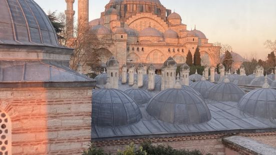 イスタンブールの旧市街地にあります見学は無料でできますブルー