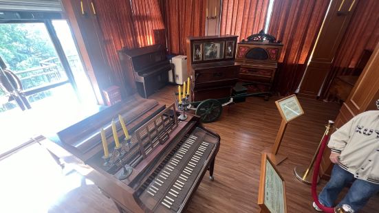 屬於菽園內，有兩個鋼琴博物館，入完已包括入場費，喜歡鋼琴的朋