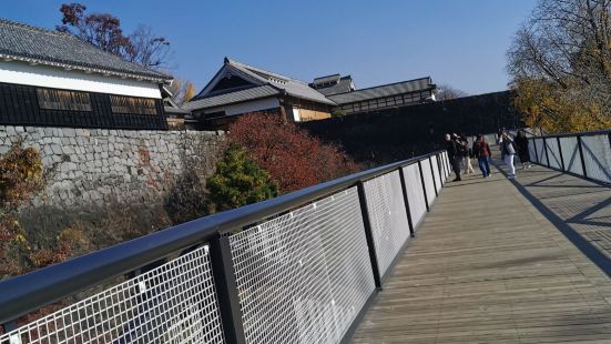 12月初熊本城一日遊，天氣清涼，到達熊本週圍搵熊本熊部長，再
