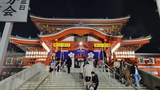 大須觀音是一座寧靜神聖的佛寺，充滿文化氛圍。參拜者可在此感受