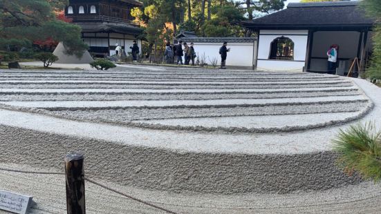 銀閣寺的正式名稱為慈照寺，1482年室町幕府8代將軍足利義政