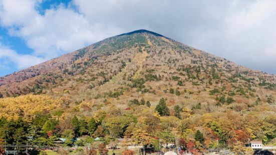 10月下旬。観光船に乗り、中禅寺湖を1周し紅葉を堪能しました