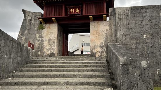 沖繩首里城公園是和首里城皇廟連在一起的，在此可以登高望遠⋯⋯