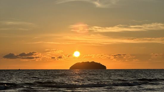 Tanjung Aru Beach in Sabah, Ma