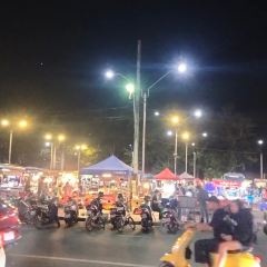 Thung Sri Muang Night Market User Photo