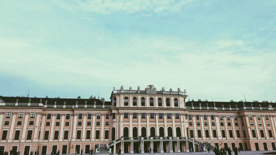 Sch&ouml;nbrunn Palace, a stun