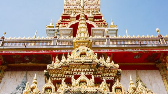 查龍寺是布吉最大的佛教寺廟，建造於19世纪。寺廟內有座60米