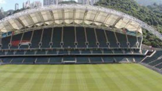 香港大球場（Hong Kong Stadium）位於香港島灣