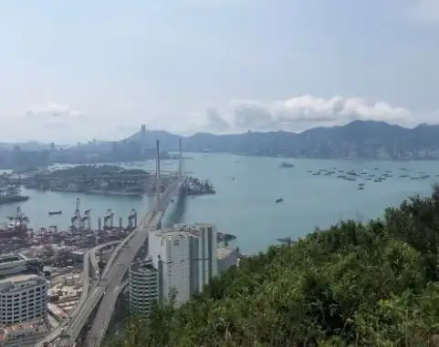 在南峰上可欣賞到昂船洲大橋