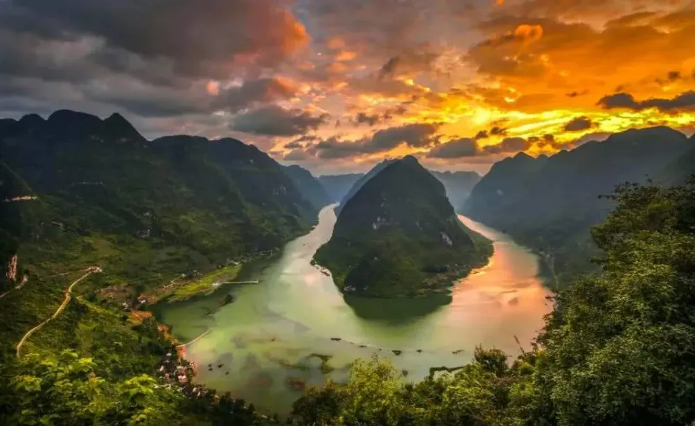 東蘭紅水河第一灣夕陽