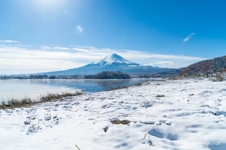 富士河口湖町西湖的冬天景色。圖片來源︰Trip.com