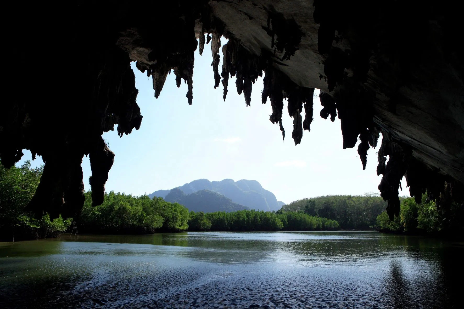 ตำบลโคกกลอย : ถ้ำลอด (Source: การท่องเที่ยวแห่งประเทศไทย)