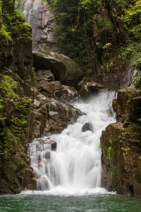 อำเภอขลุง : อุทยานแห่งชาติน้ำตกพลิ้ว (Source: การท่องเที่ยวแห่งประเทศไทย)