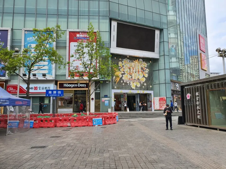 昆明南屏步行街有不同的商店