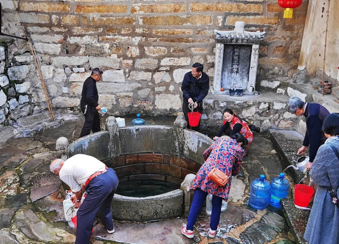 建水大板井