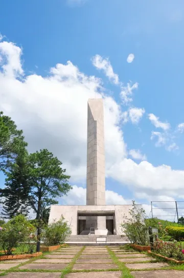 อำเภอชนแดน : อนุสรณ์สถานผู้เสียสละเขาค้อ (Source: การท่องเที่ยวแห่งประเทศไทย)