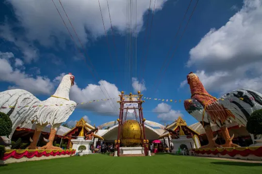 วัดเจดีย์ (ไอ้ไข่) อำเภอ สิชล (แหล่งที่มาของภาพ: Tourismthailand)