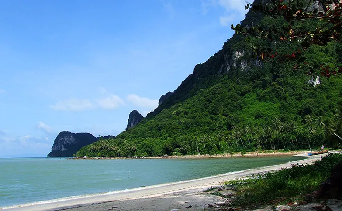 หาดนางกำ - ดอนสัก สุราษฎร์ธานี : ทะเลและธรรมชาติ (Source: Thailand Tourism Directory)