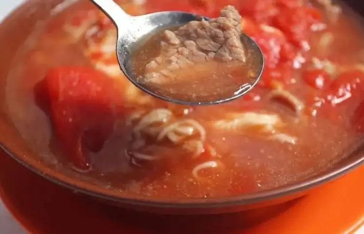 在夏天吃一碗番茄鮮牛肉麵，醒神開胃有營養。