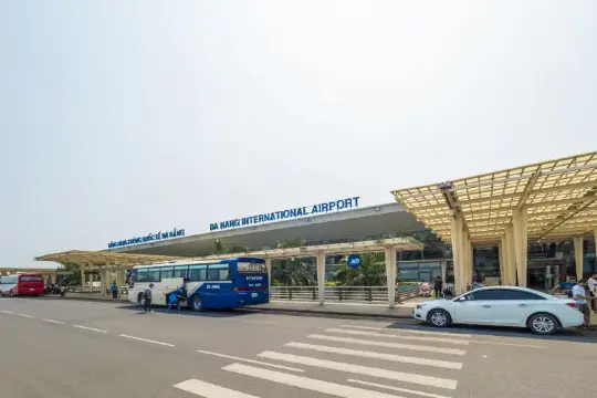 峴港美溪海灘附近的峴港國際機場。圖片來源︰Trip.com