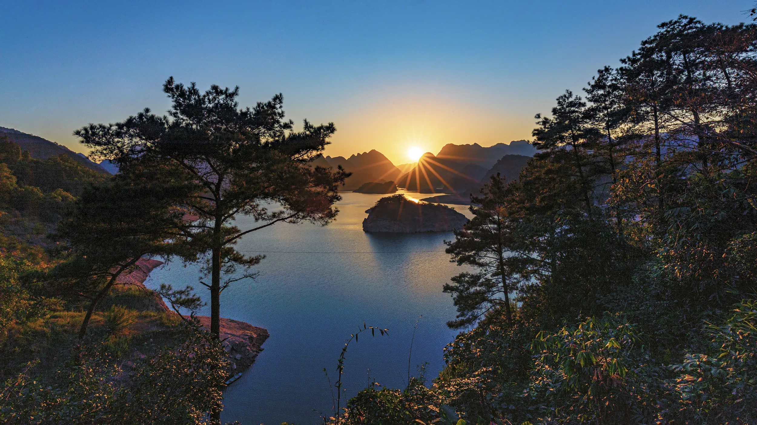 清遠桃花湖十分美麗