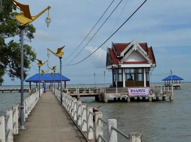 สะพานตัวที ปากนคร อำเภอ ปากพนัง (แหล่งที่มาของภาพ: paknakhoncity.go.th)