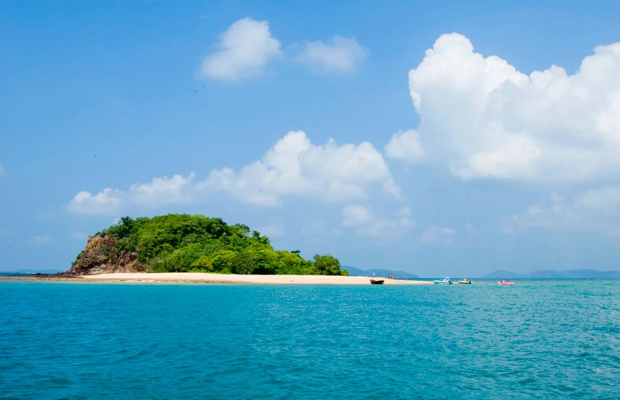 อำเภอแกลง : เกาะกรวย เกาะขาม และเกาะปลาตีน (Source: การท่องเที่ยวแห่งประเทศไทย)