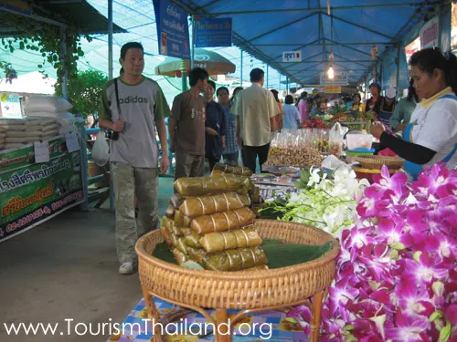 นนทบุรี : ตลาดน้ำไทรน้อย วัดไทรใหญ่ (Source: การท่องเที่ยวแห่งประเทศไทย)