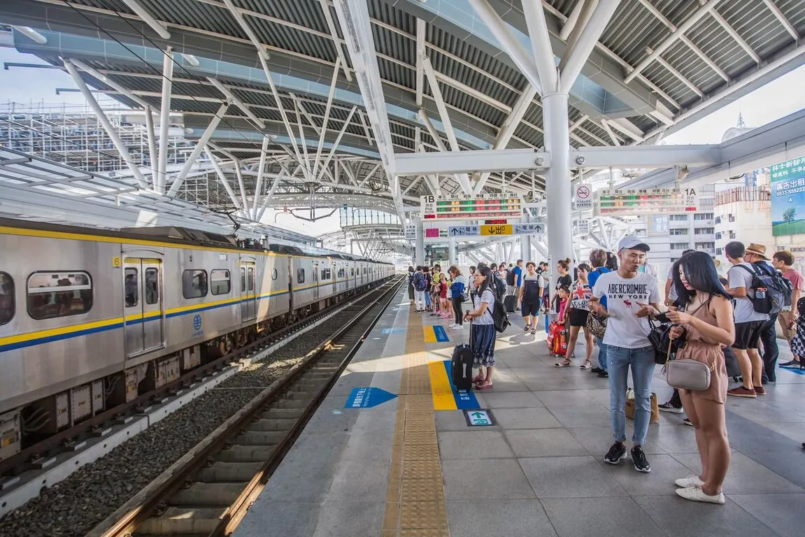 高架化的台中火車站月台