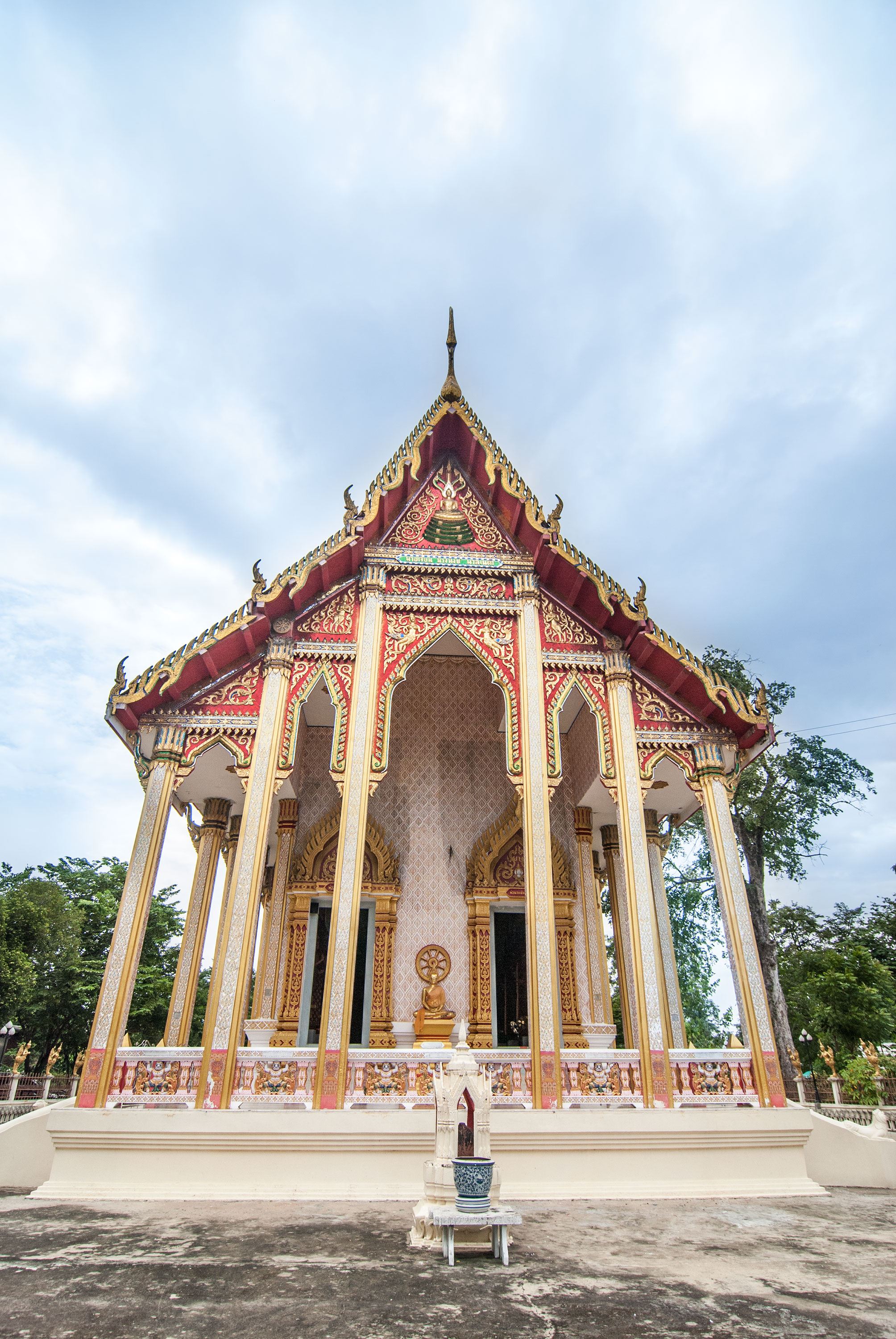 อำเภอเมืองสมุทรสงคราม-วัดประดู่ พระอารามหลวง (Source: การท่องเที่ยวแห่งประเทศไทย)