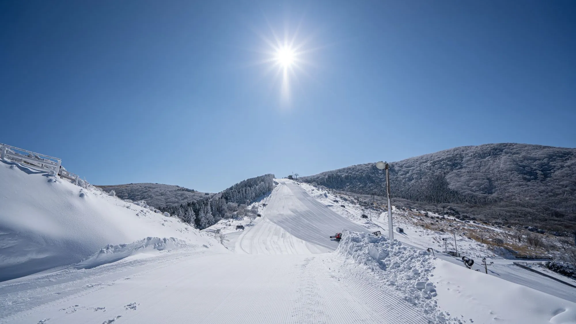 九重森林公園滑雪場的九重連山景色