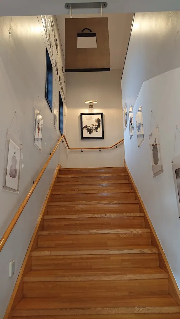 由布市由布院金鱗湖美術館的展覽空間