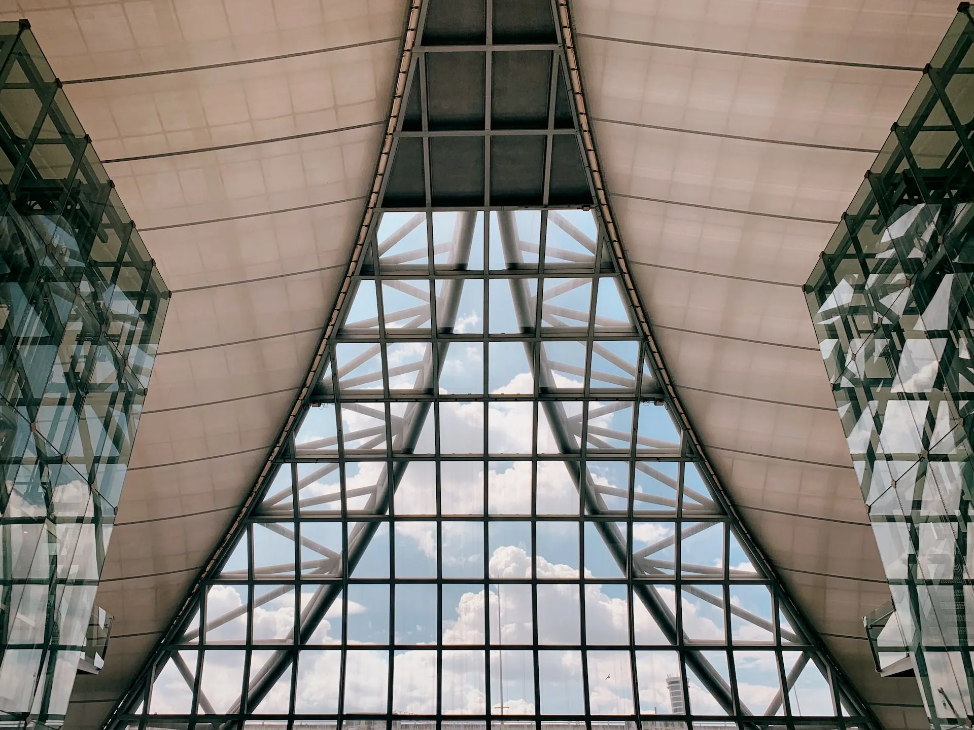 Suvarnabhumi International Airport, Source: Photo by Ratt Y on Unsplash