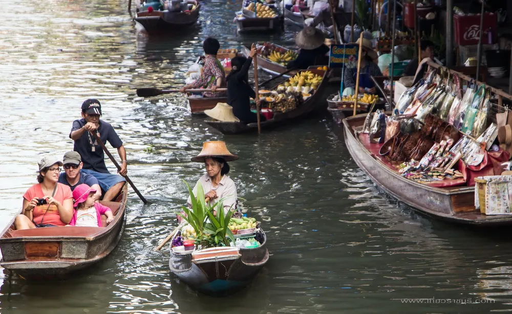 ตลาดน้ำดำเนินสะดวก - ดำเนินสะดวก ราชบุรี : เรือพายแม่ค้า (Source: เที่ยวราชบุรี)