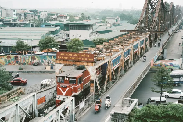 Local transportation of Hanoi, Source: Photo by Long Bun on Unsplash