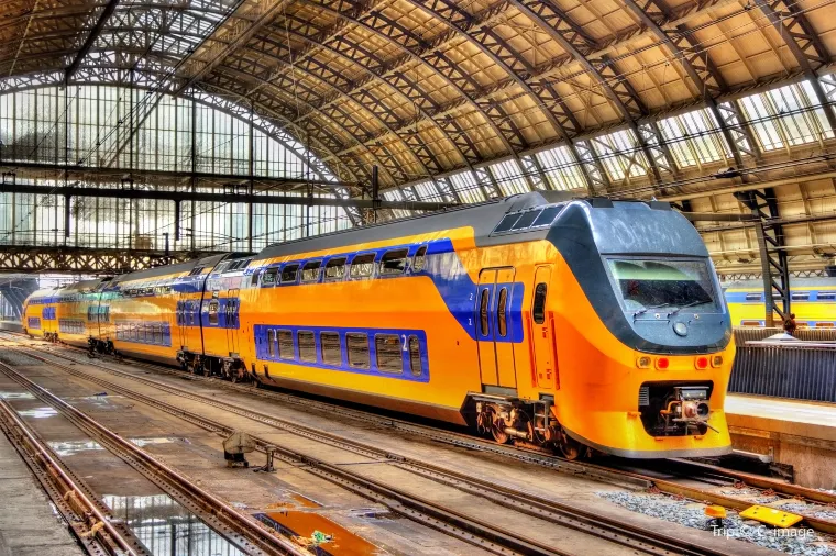 Amsterdam train